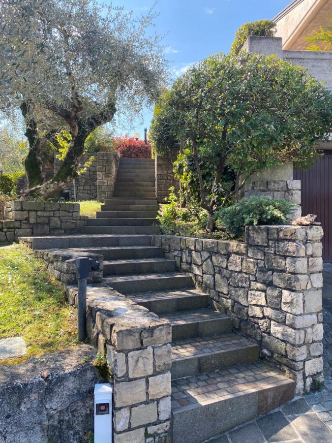 Flowers & Garden Apartment Con Vista Lago Manerba del Garda Exterior photo