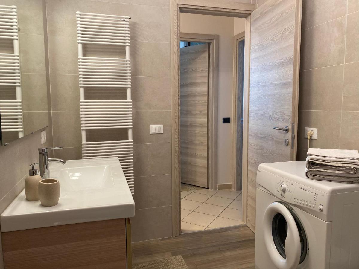 Flowers & Garden Apartment Con Vista Lago Manerba del Garda Exterior photo