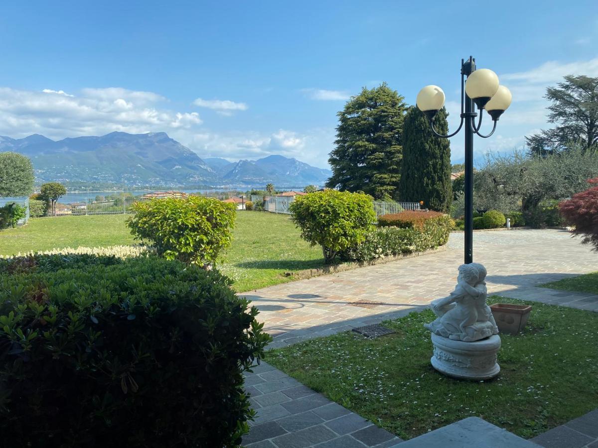 Flowers & Garden Apartment Con Vista Lago Manerba del Garda Exterior photo