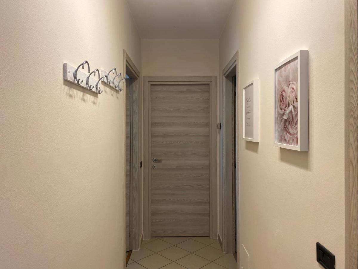 Flowers & Garden Apartment Con Vista Lago Manerba del Garda Exterior photo
